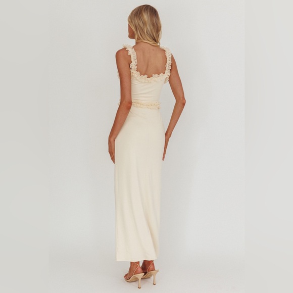 Selfie Leslie HERE COMES THE SUN  Olivera Lace Frill Trim Maxi Dress Cream Small - Picture 2 of 8